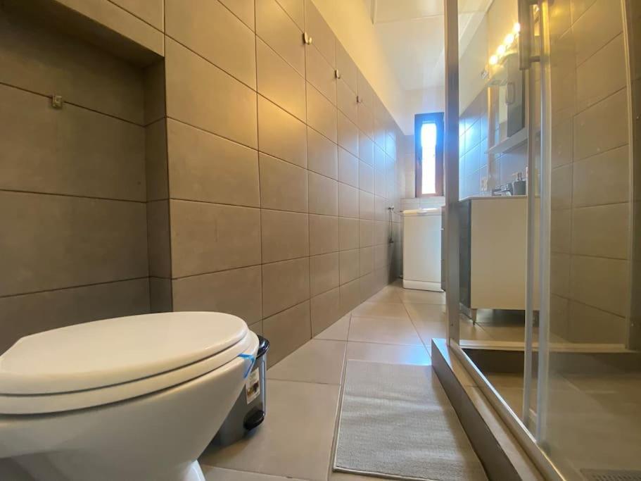 2 Bedroom Apartment With Terrace In City Center Bucarest Extérieur photo